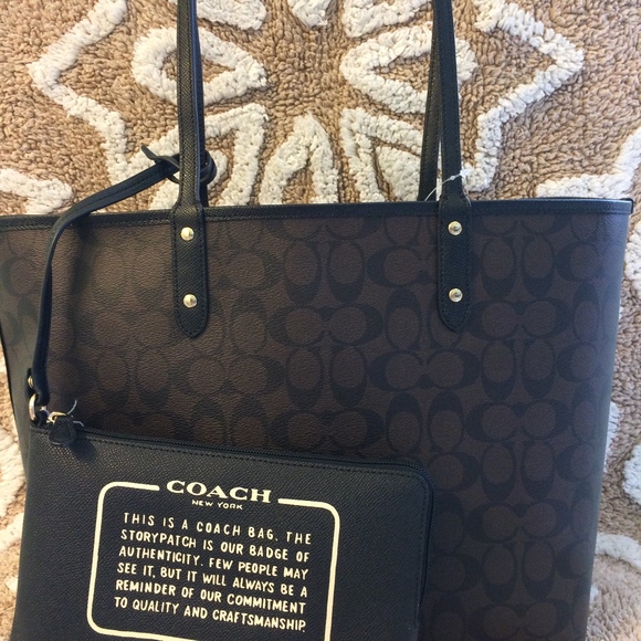 NWT COACH REVERSIBLE CITY TOTE IN SIGNATURE CANVAS - Picture 3 of 6